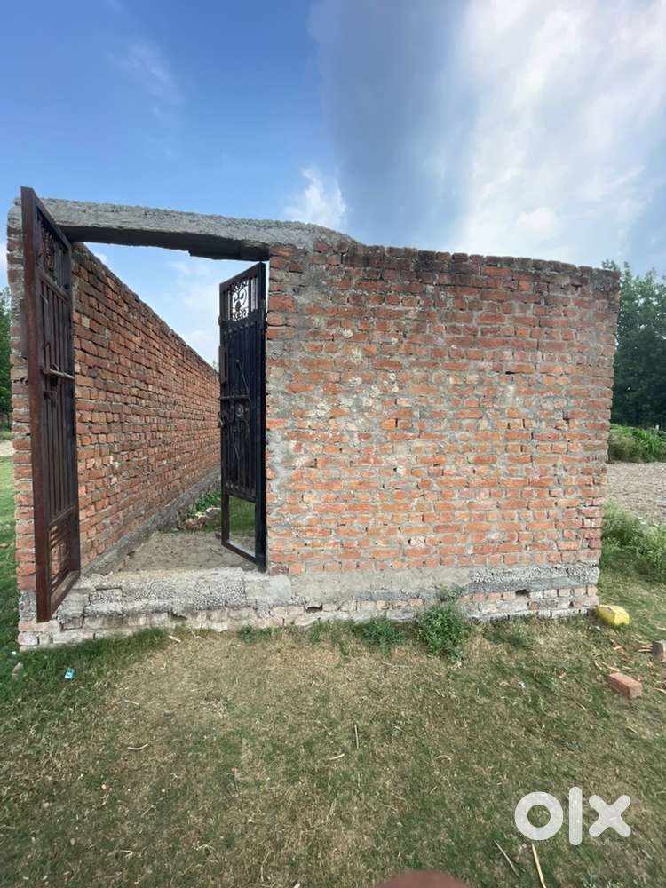Plot for sale charo deewar hui vi hain gate laga va haai