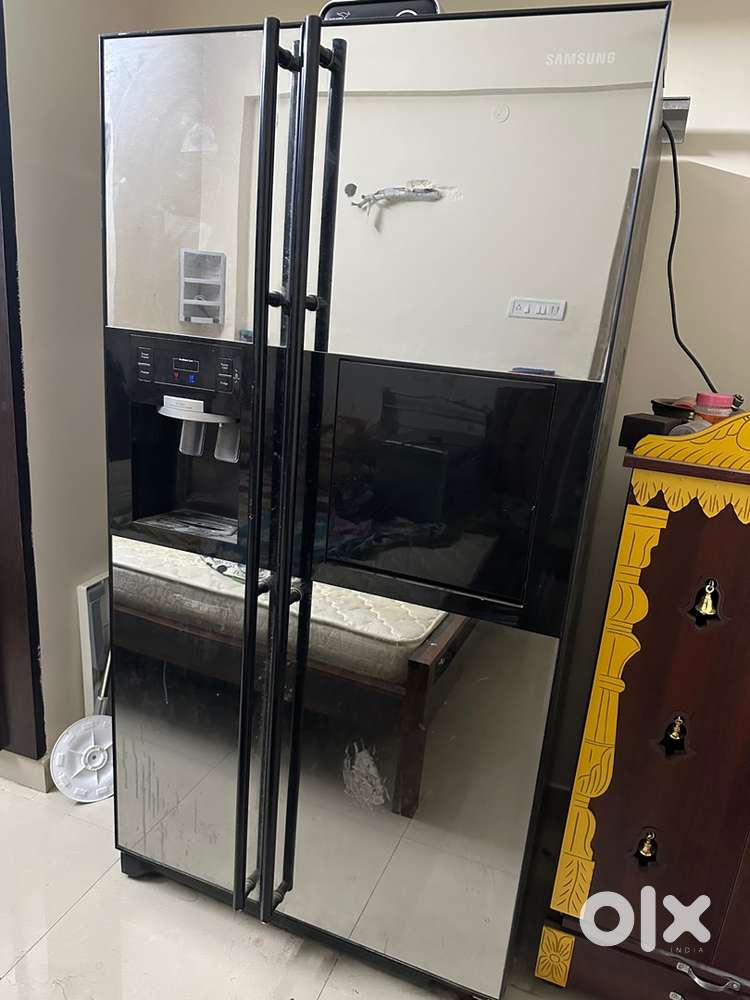 Samsung side-by-side refrigerator with mirror finish