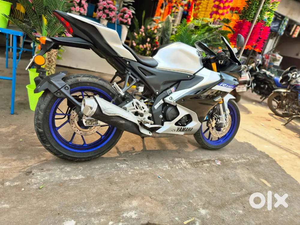 R15M V4 with quick shifter and abs only 20000 run