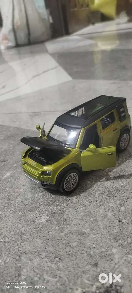 Metal car, with specific feature (DEFENDER)