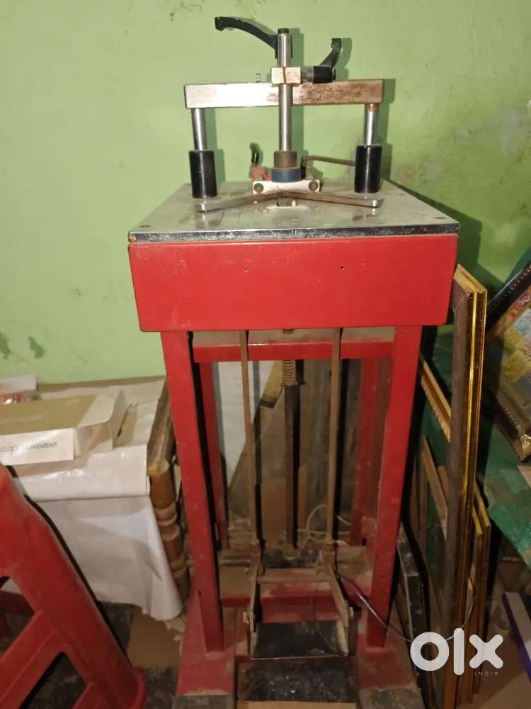 Frame pinning machine