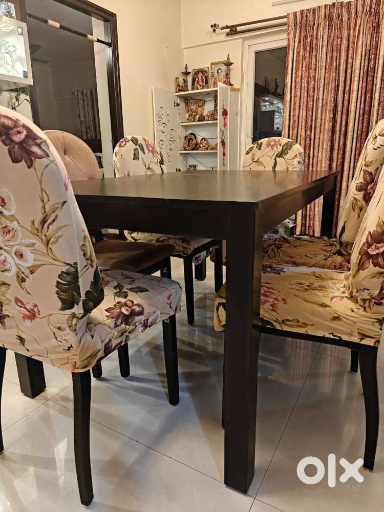 DINING TABLE with 6 chairs