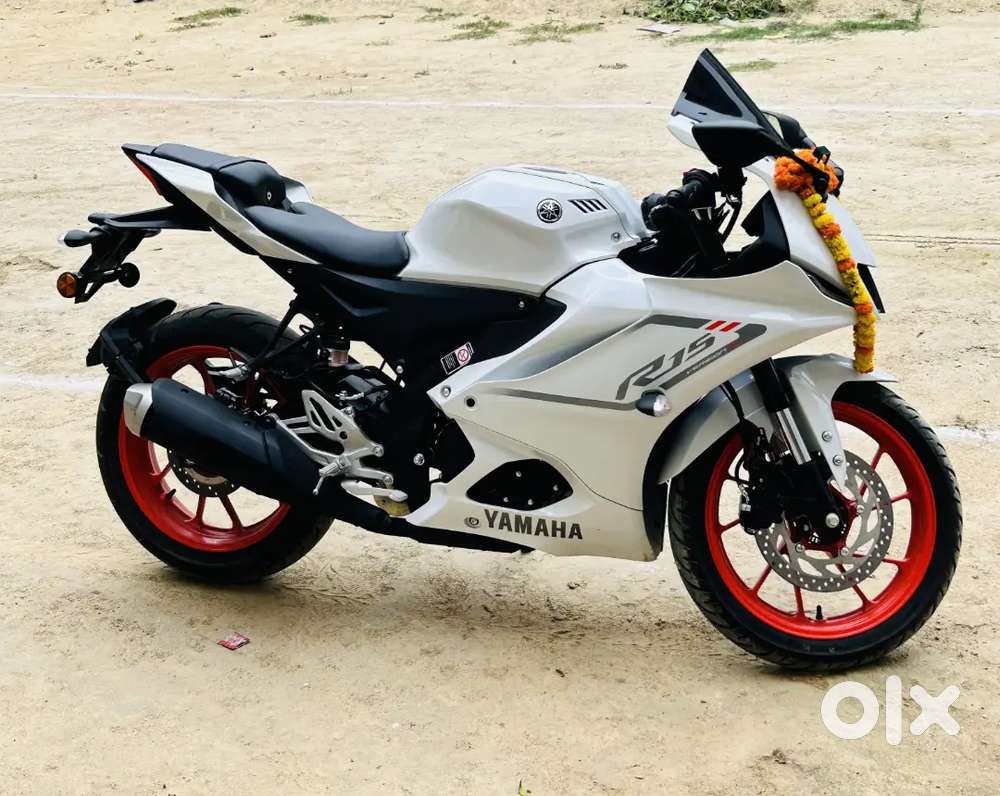 R15 V4 White Brand New Condition Fixed Rate