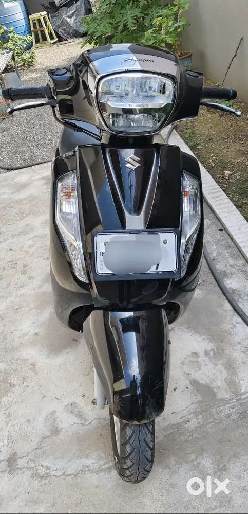 Glossy sparkle black color  access 125 with disc brake and magwheel