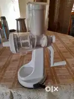 Fruit juicer
