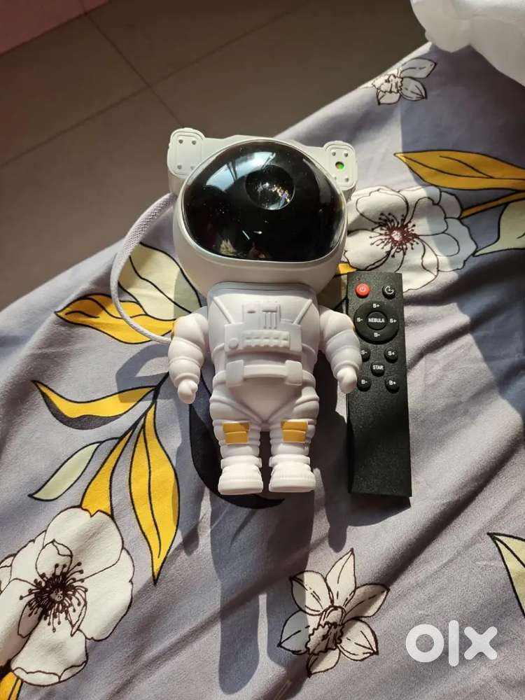Brand New Astronaut Projector Lamp  Perfect For Room Decor And Gift