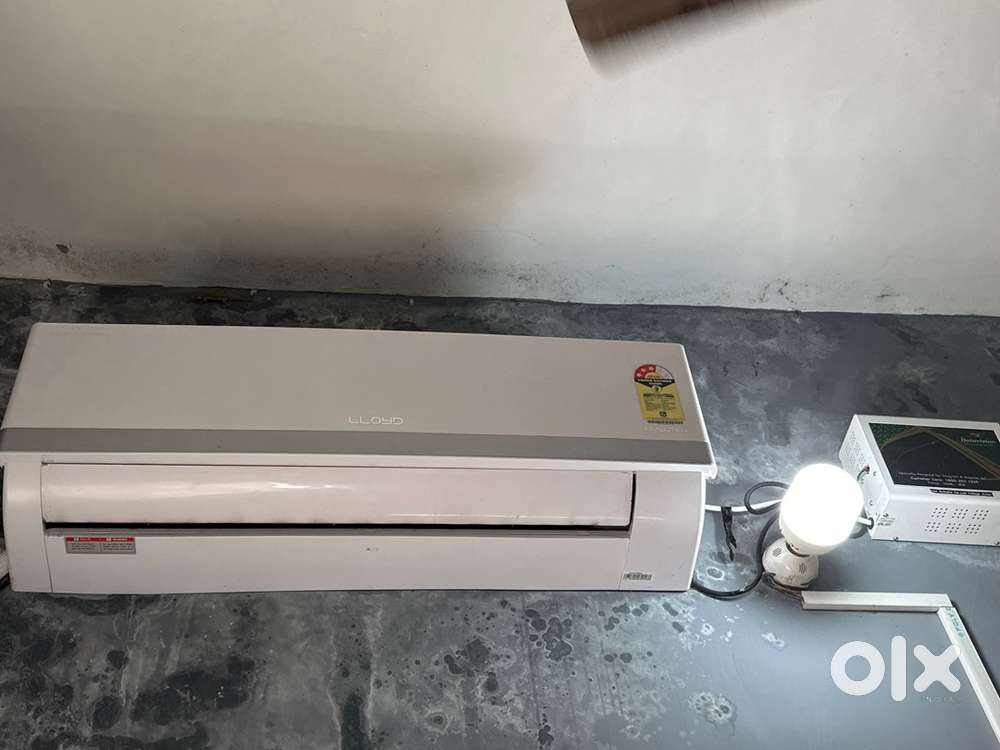 Lloyad ac inverter 1:5ton split datavision stablizer