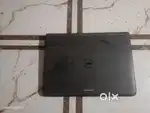 Dell laptop display per line aara hai