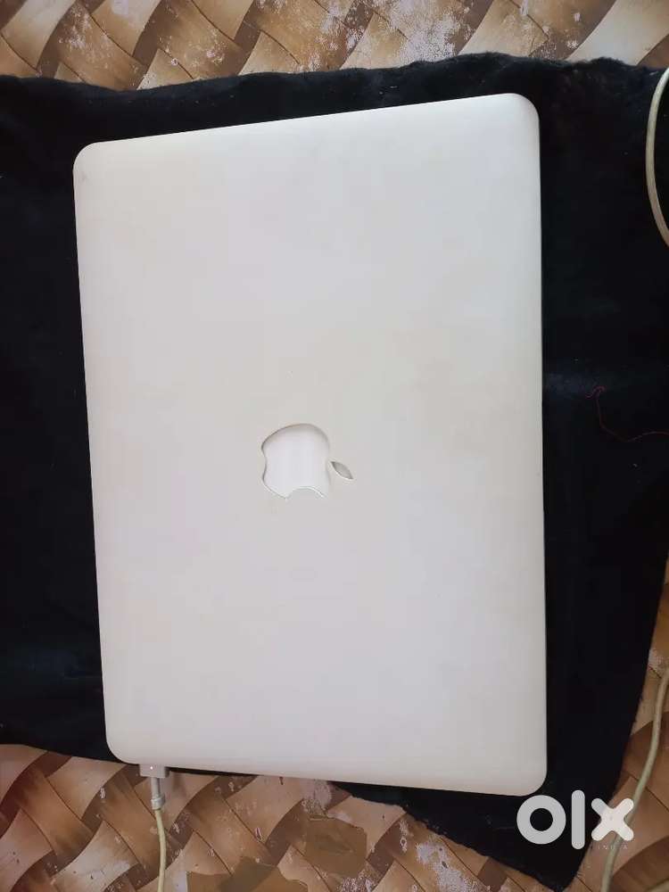 Apple MacBook Laptop