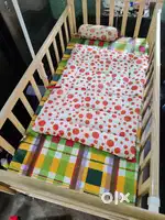 Baby crib (mee mee)