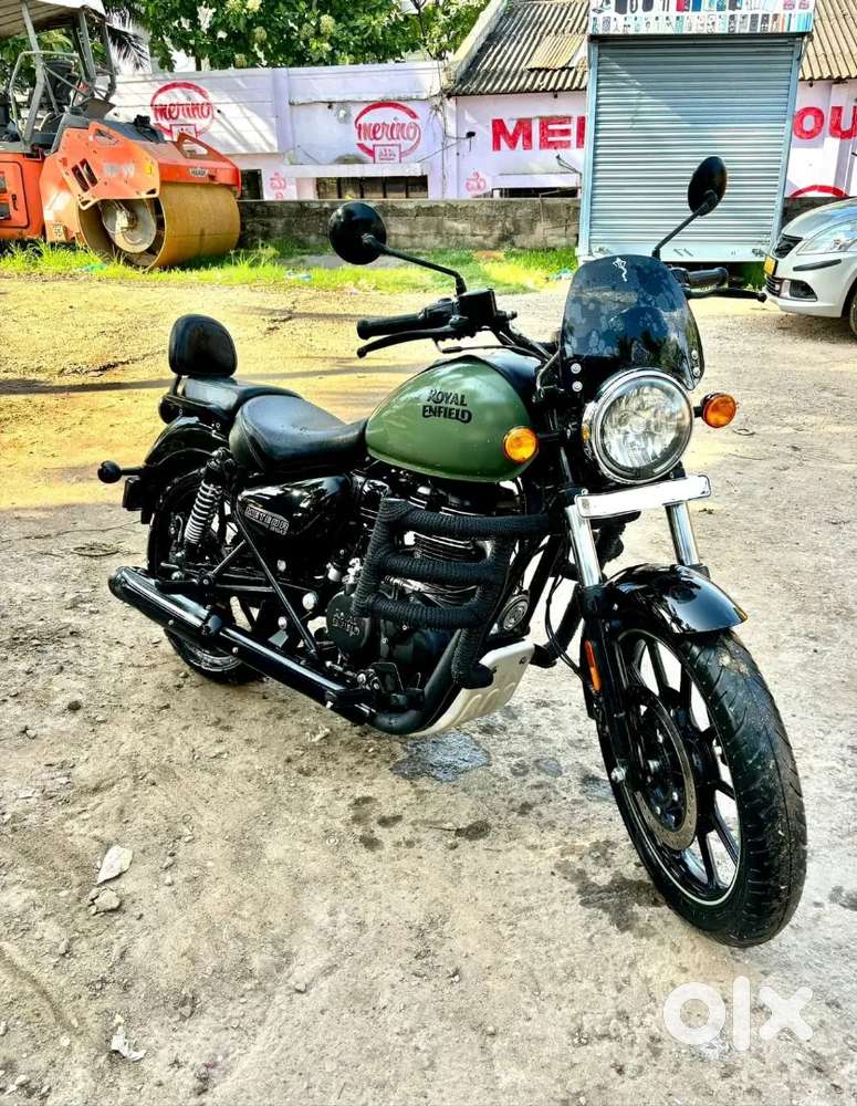 Royal enfield meteor 350 nice condition 1st owner  new chsin socket