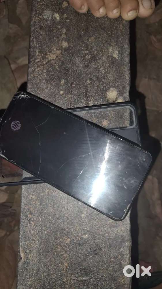 OPPO reno 8 5g 8+8gb ram aro camera50mp+8mp+2mp.front 32 mp 2 year old