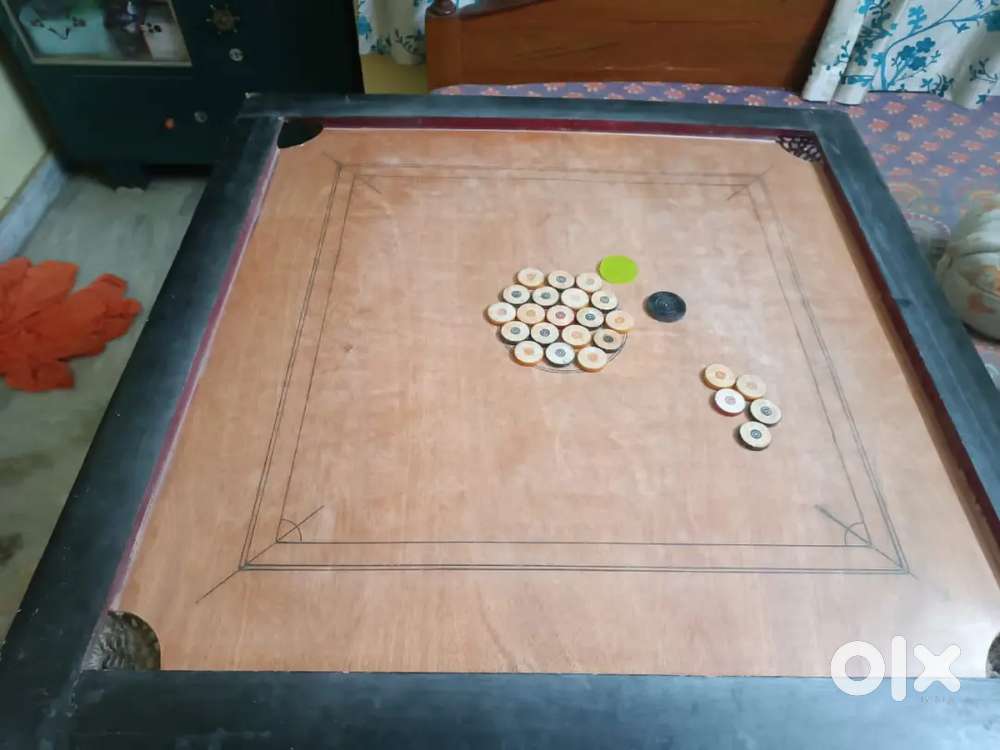 Carrom Board 90 cm ×90 cm ( 3 ft × 3 ft ) in perfect condition