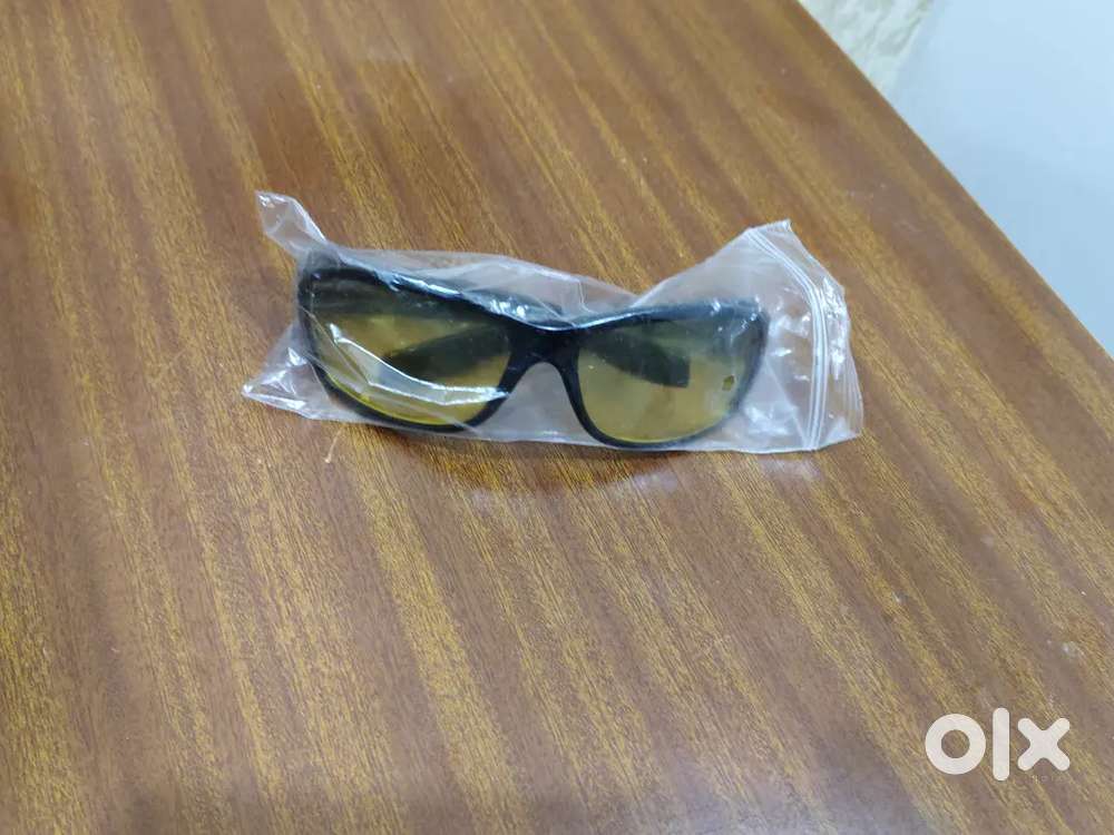 Asthetic yellow colour goggles