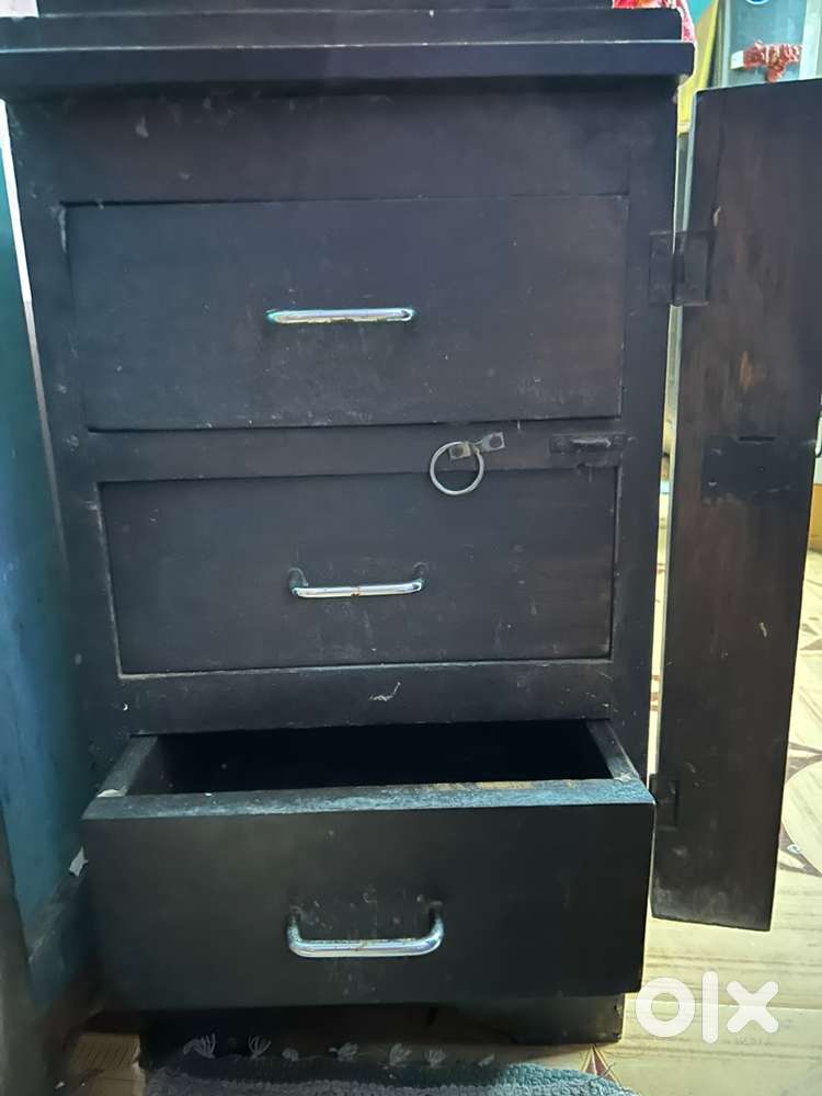 Cupboard very good condition