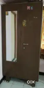 लोखंडी गोदरेज कपाट