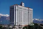 5 Star Hotel Me Fresher Ke Liye Job or Room Dono Available Hai.