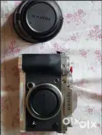 FUJI XT5 10 MONTH OLD, barely used, want to sell quick