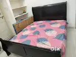 Am selling my old cot wid bed nd dinning table