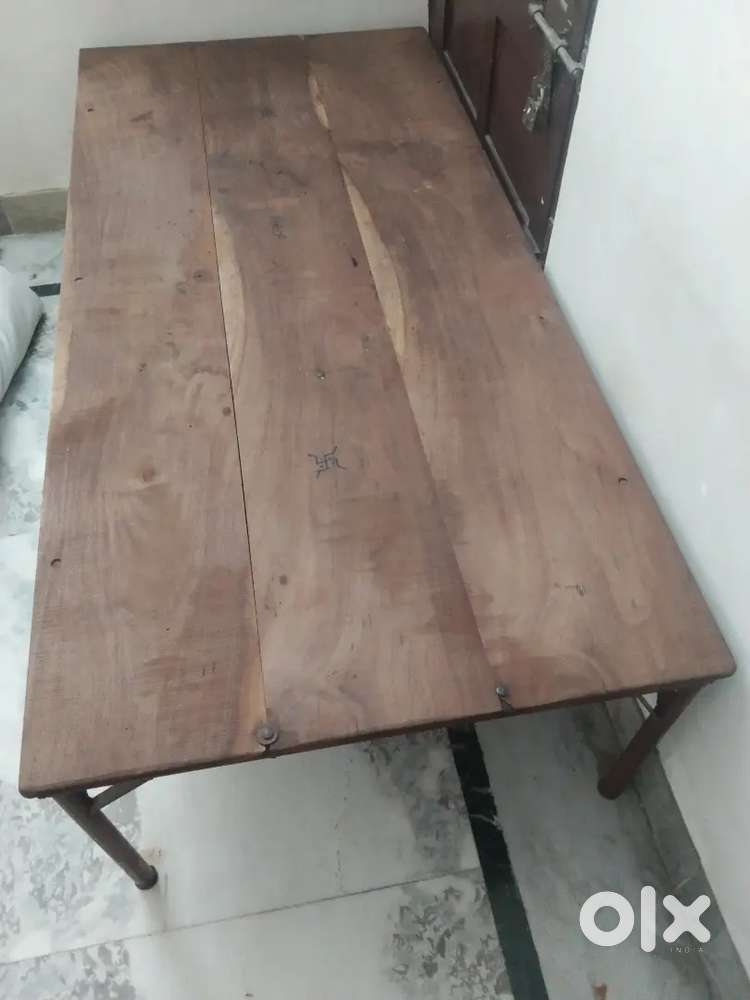Iron bed with wooden top
