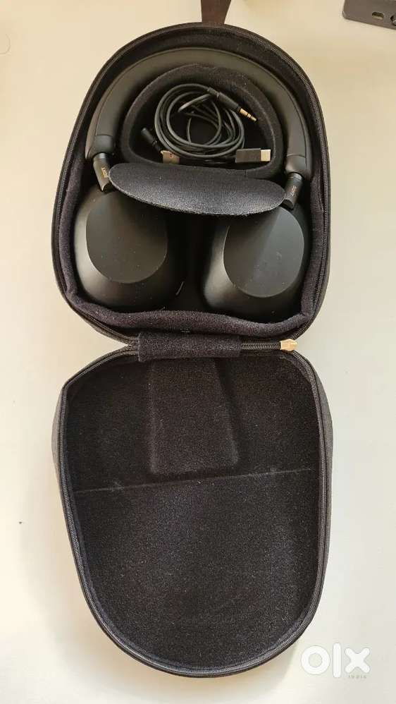 Sony WH-1000XM5 – Flagship Noise Cancelling  Good Condition