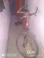 Piche ka tyre puncture hai aur ek sal cycle ka hua hai
