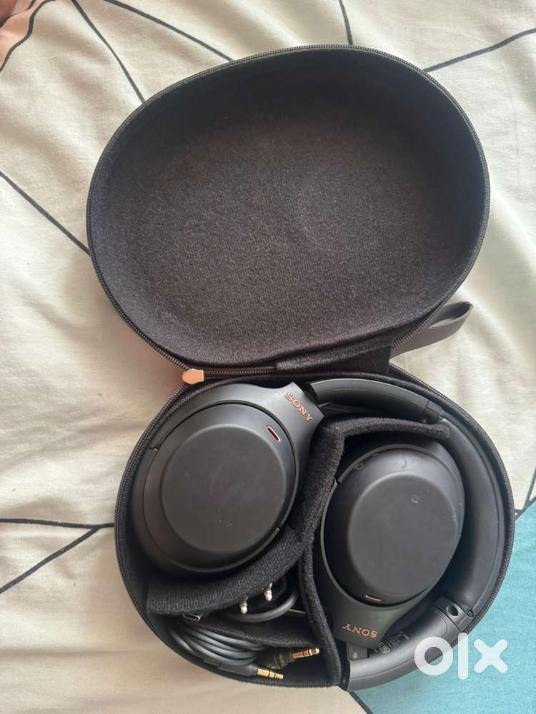 Sony XM4 Headphones in Excellent Condition and Rarely Used