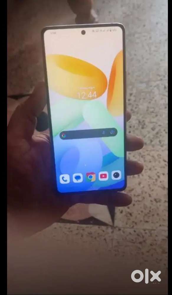 Vivo (( iQoo 11 )) Ram 16 gb hai.