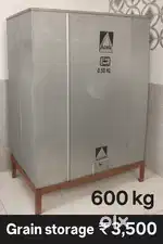 Wheat tank with stand
