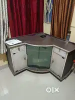 Corner table