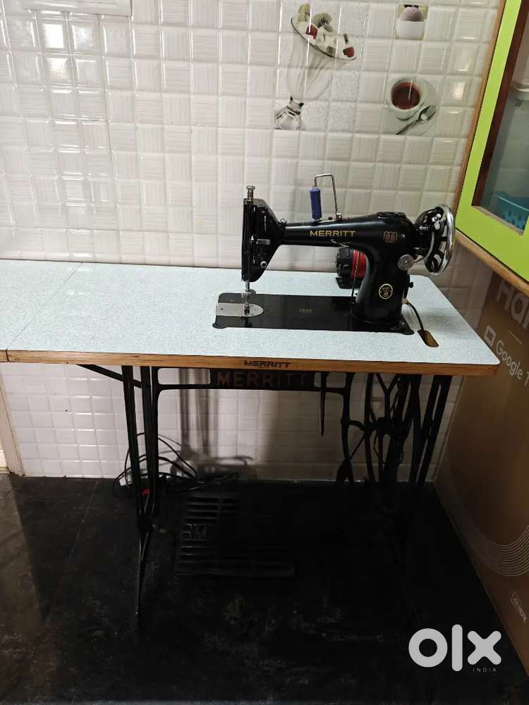 Merritt Electric Sewing Machine with Table & Motor – Excellent Condtn