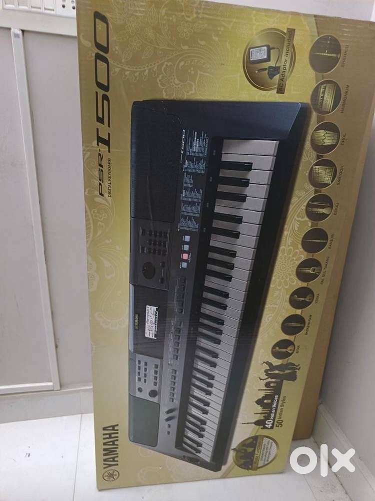 Yamaha PSR-I500 Digital Keyboard – Excellent Condition  With Stand