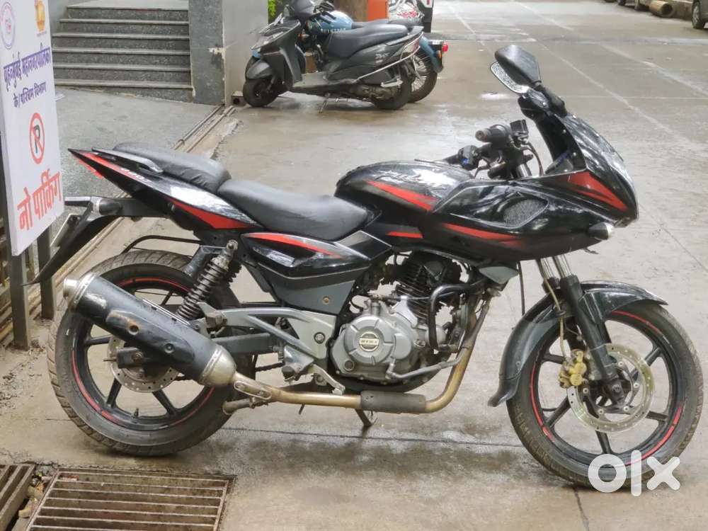Bajaj pulsar 220cc MODEL 2018 NEW CONDITION