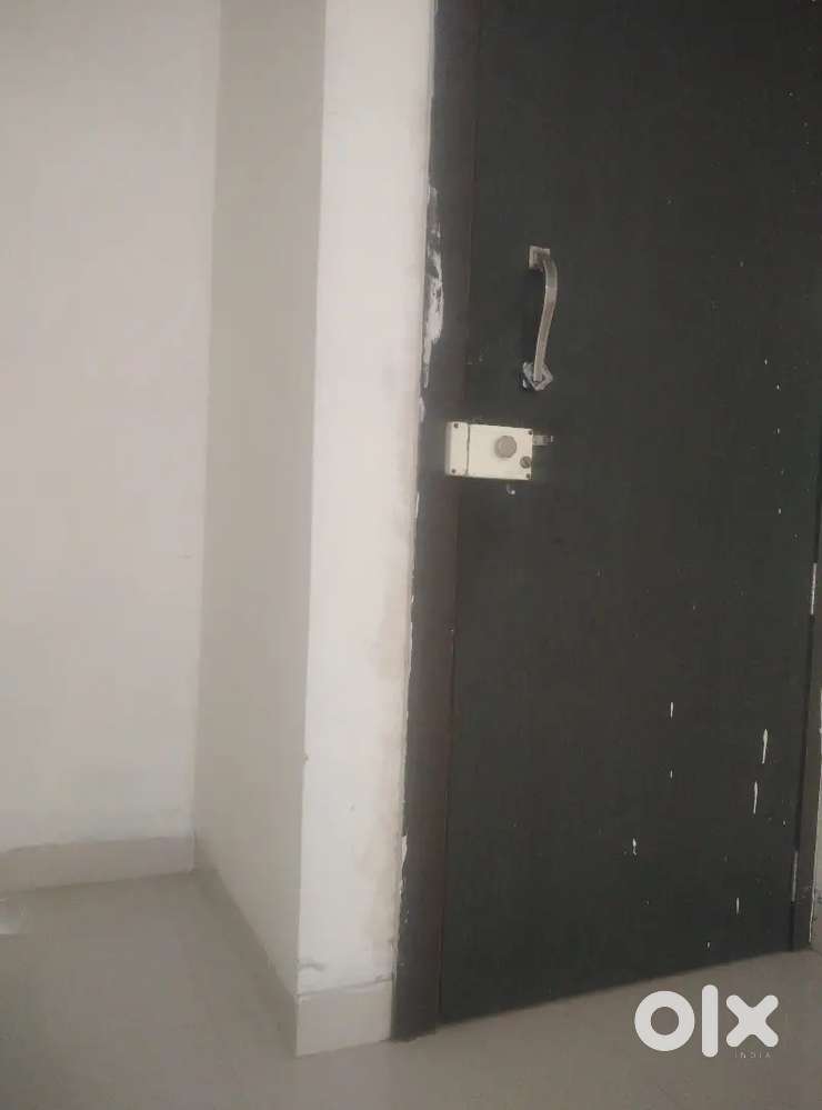 Female roommate required roommates then contact