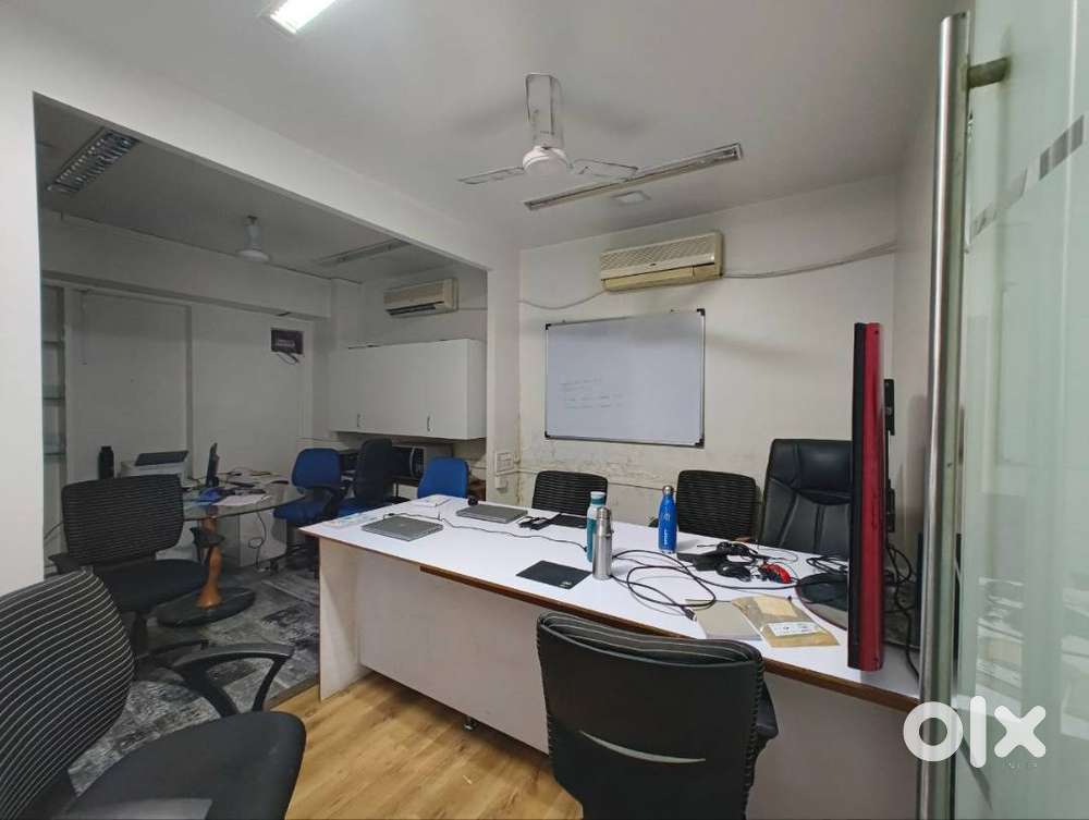 1025 Sqft Furnished Office On Rent Boat Club Road, Bund Garden