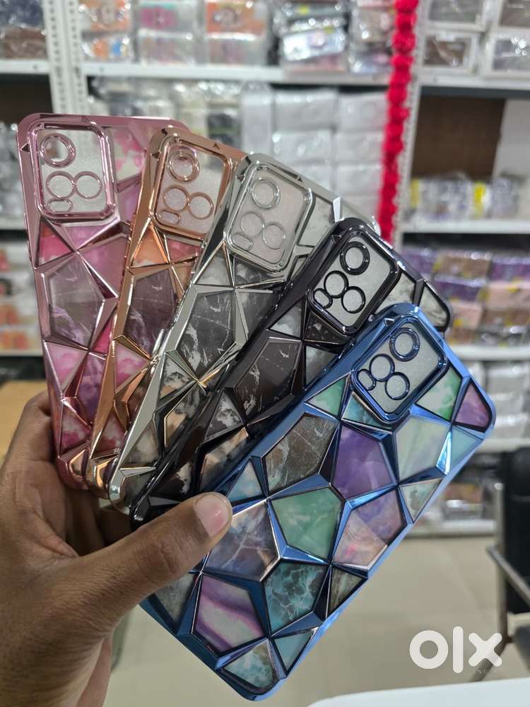 Sales girls wholesale mobile accessories showroom