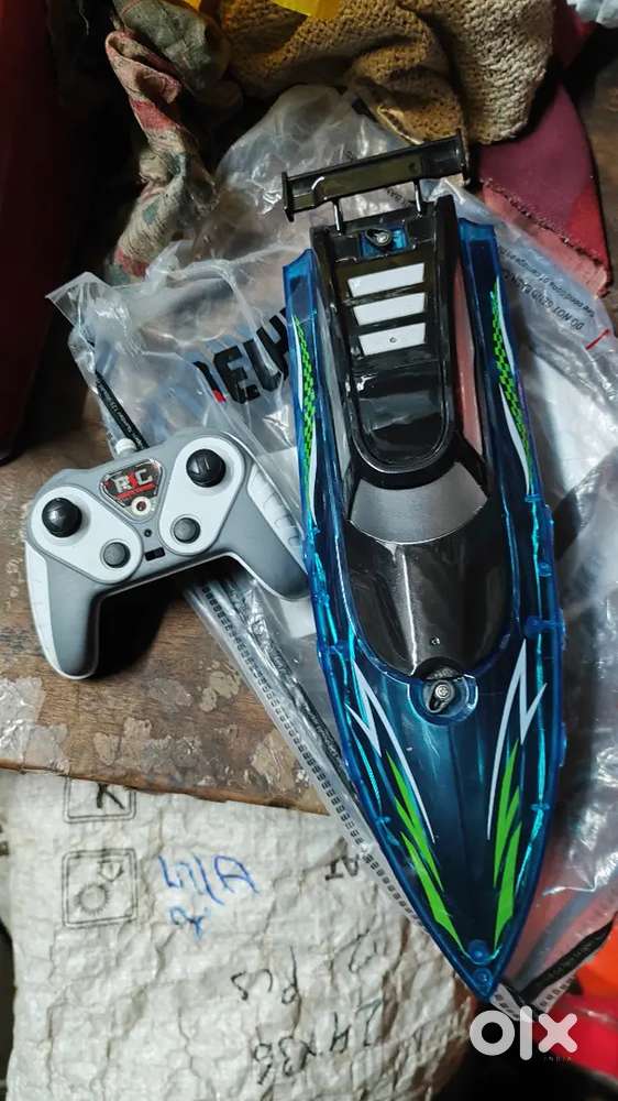 Rc boat toys with rechargeable battery