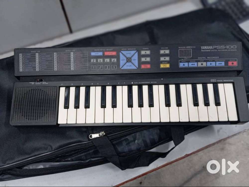 Yamaha PSS-100 Keyboards and Synths