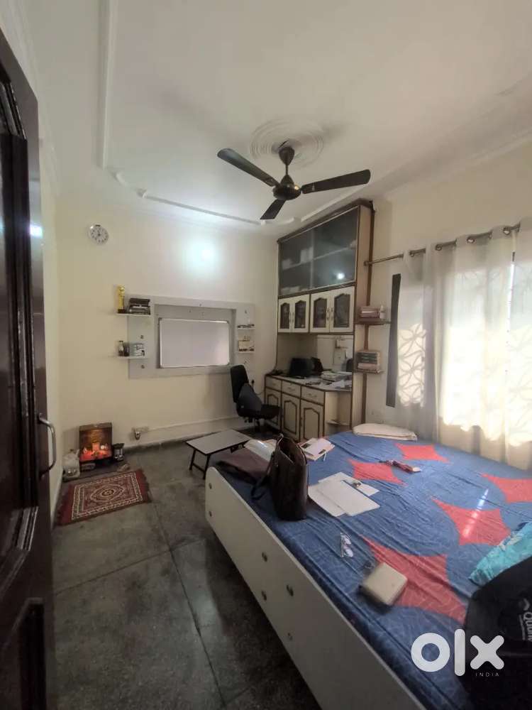 1 room available, Only for students