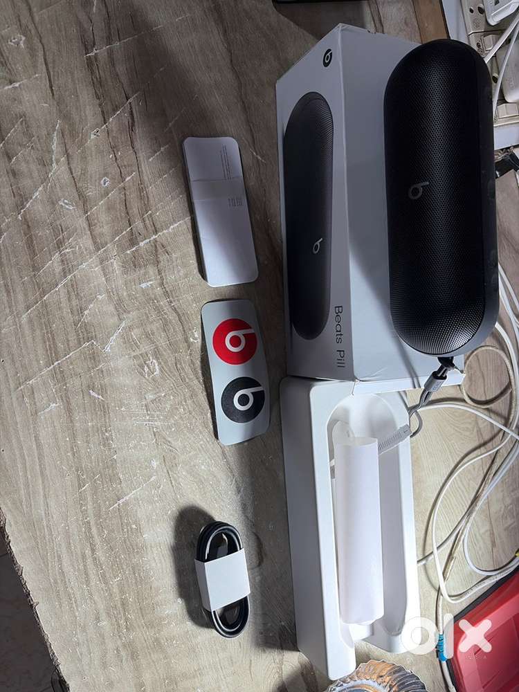 Beats pill (by apple)