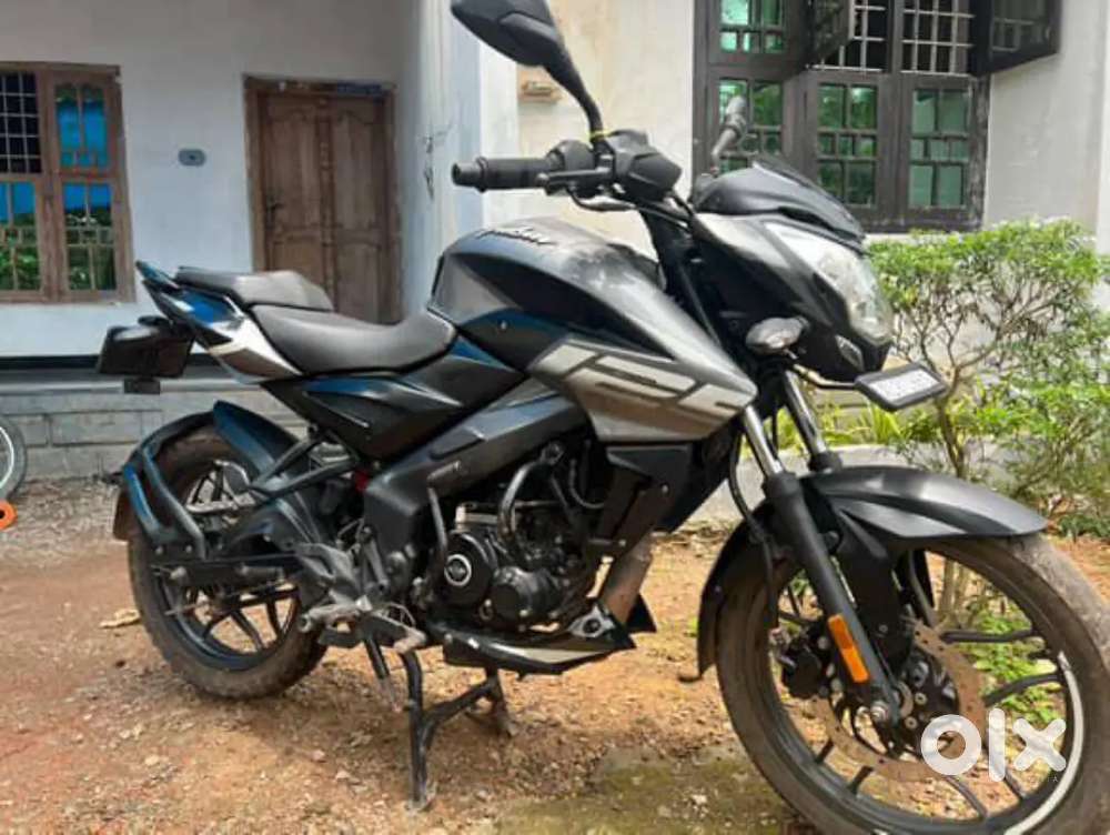 Pulsar 125   2021 (December )   front tyre new back avarage