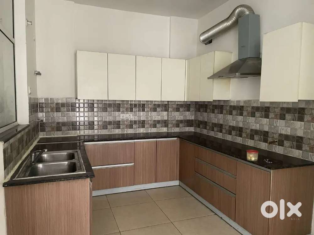 3bhk flat available on rent in sushma cresent