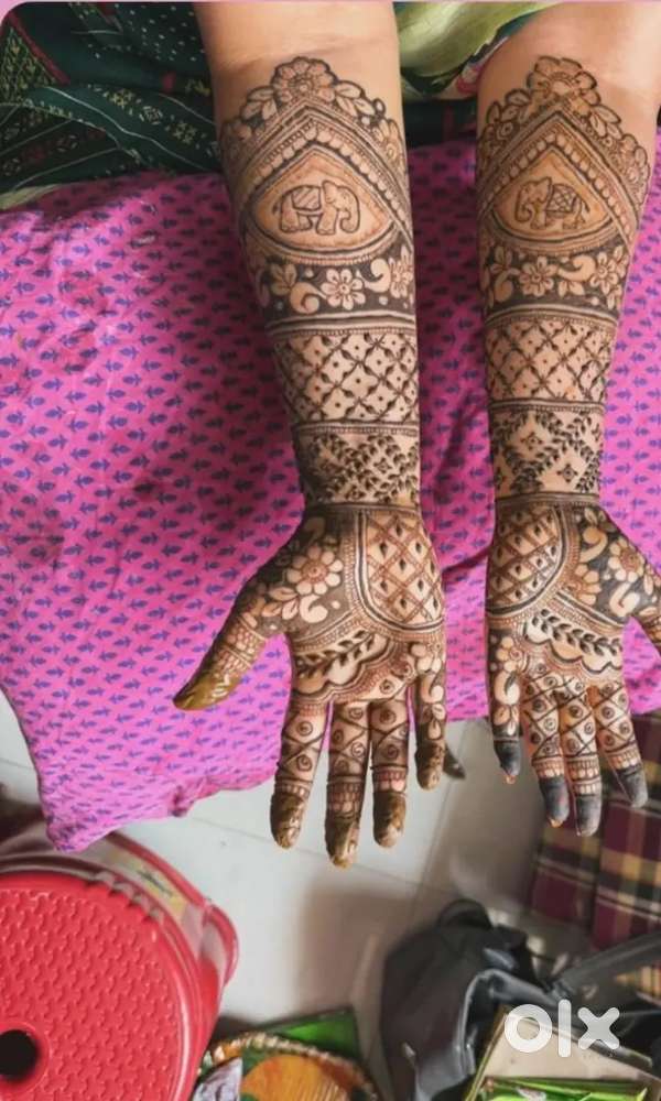 I'm a makeup artist and I will provide home service for ladies also