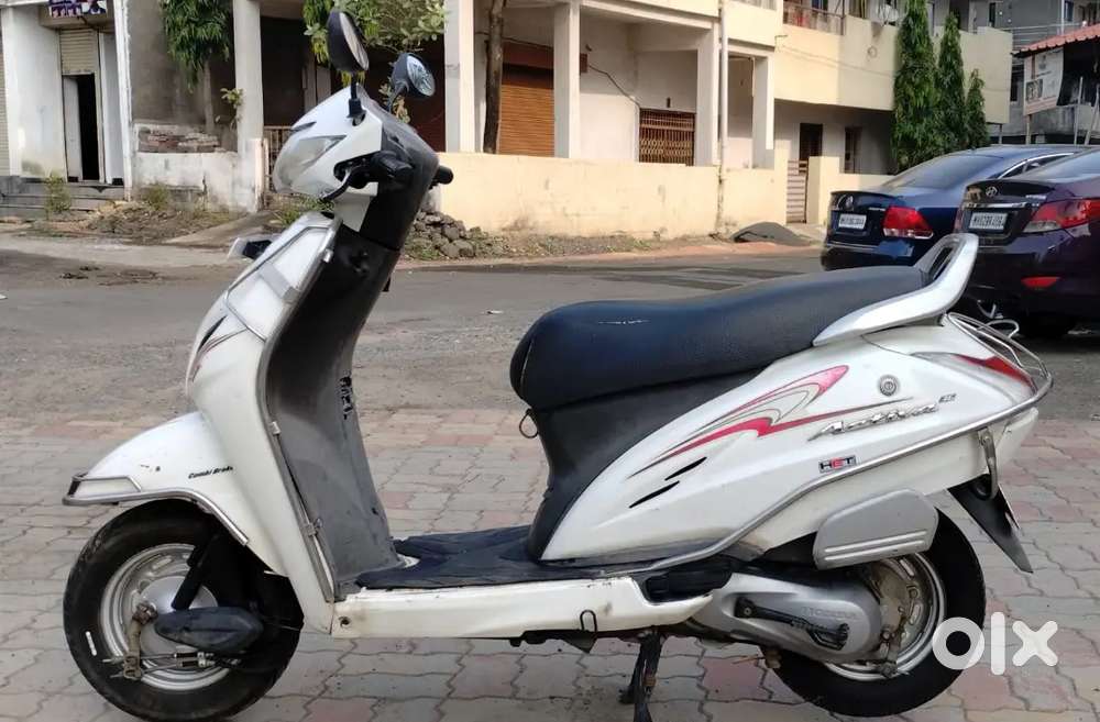 Activa single handed lady used