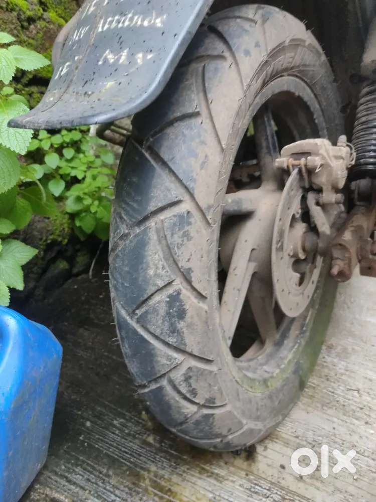 Pulser 220 Tyre with alloy wheel