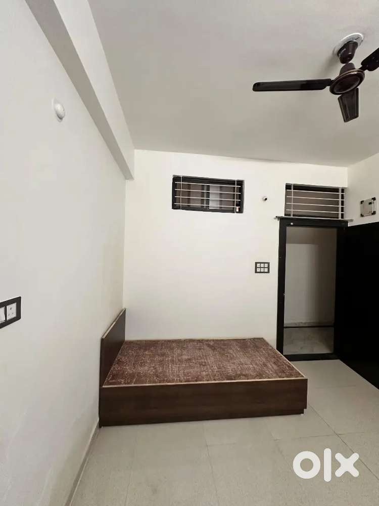 1 RBK in Panjabi Bagh with bed, parking and cctv surveillance