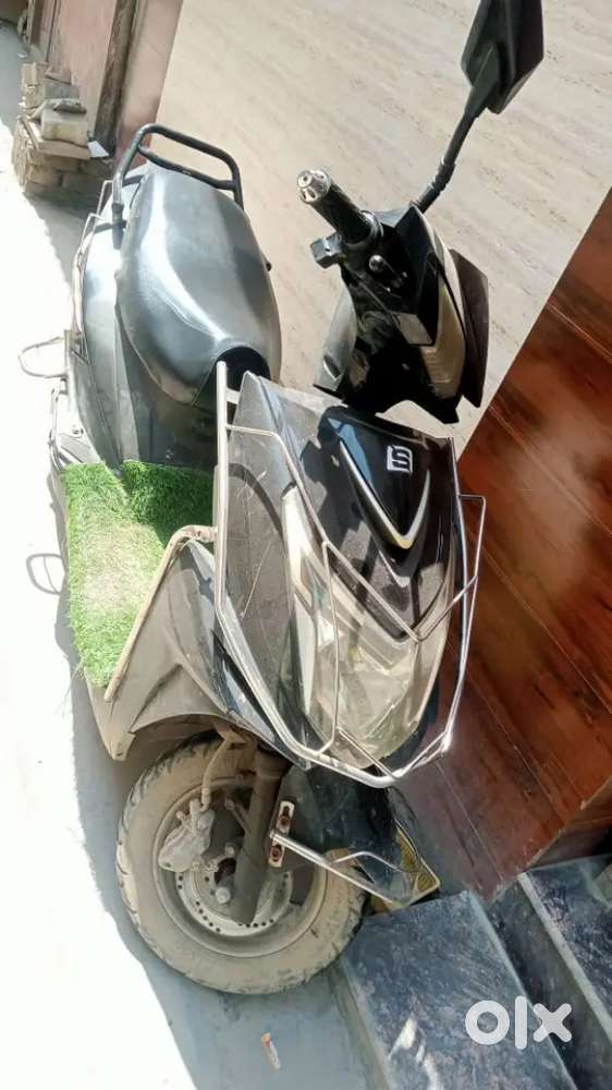 Electric scooty