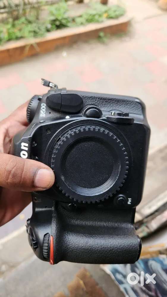 Nikon D500 DSLR Camera Body Used

Revolving around a 20.9MP CMOS senso