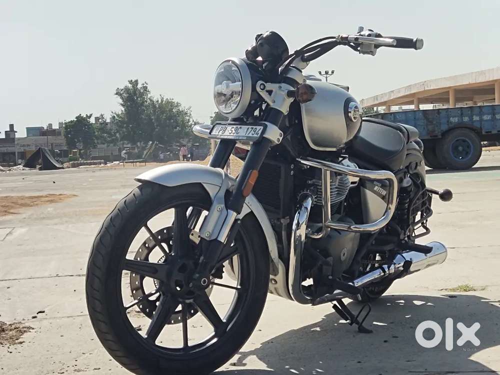 First owner without any scratch , 1 year insurance , good condition