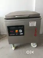Vacuum packing machine
